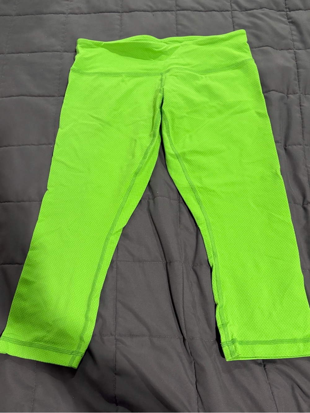 Lululemon athletic crop length leggings sz 8 - wunder under?
